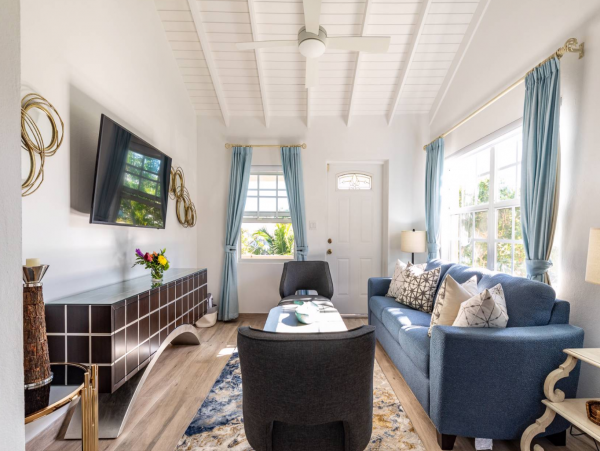 Gorgeous 5 Bedroom Rental with Guest House & Private Pool