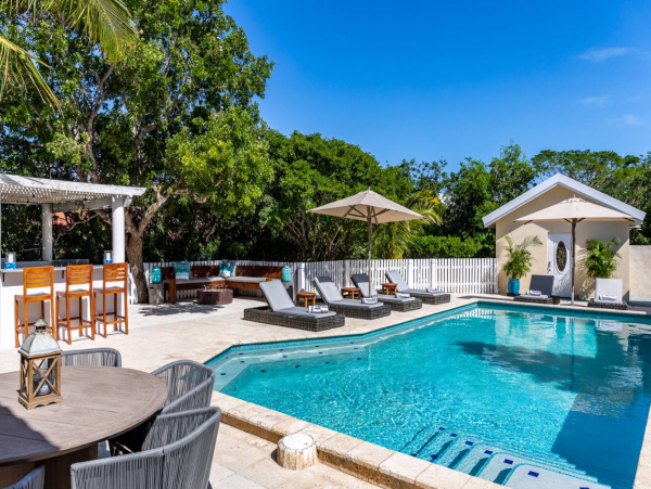 Gorgeous 5 Bedroom Rental with Guest House & Private Pool