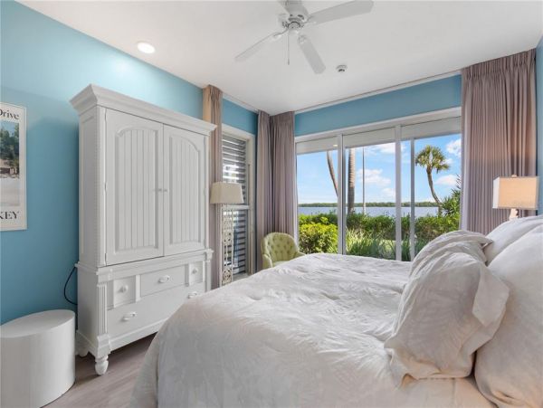 Longboat Key Vacation Condo Two Bedroom Walk to Beach