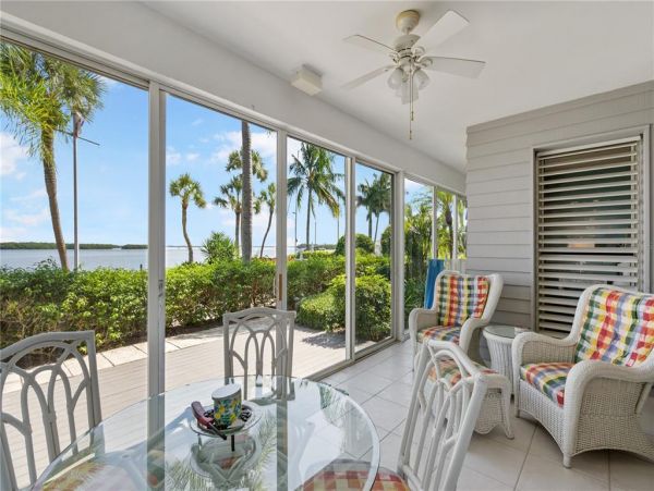 Longboat Key Vacation Condo Two Bedroom Walk to Beach
