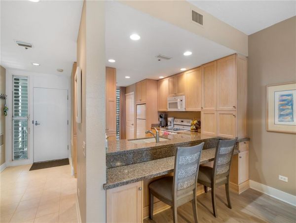 Longboat Key Vacation Condo Two Bedroom Walk to Beach