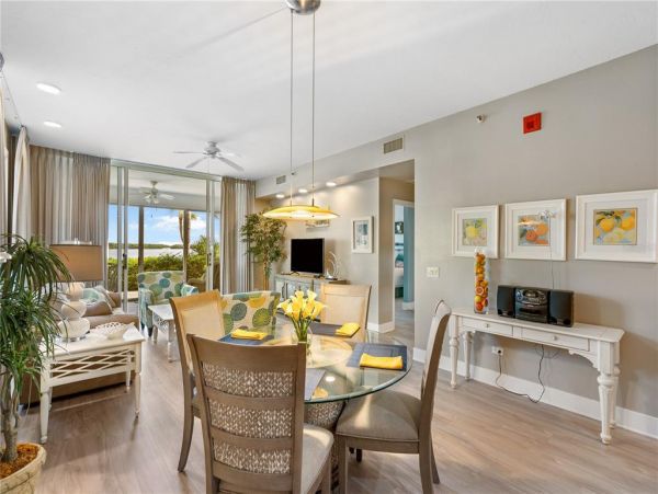 Longboat Key Vacation Condo Two Bedroom Walk to Beach