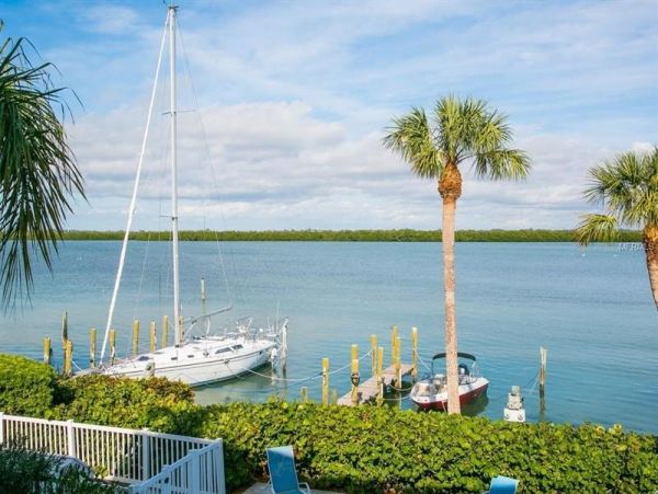 Longboat Key Vacation Condo Two Bedroom Walk to Beach