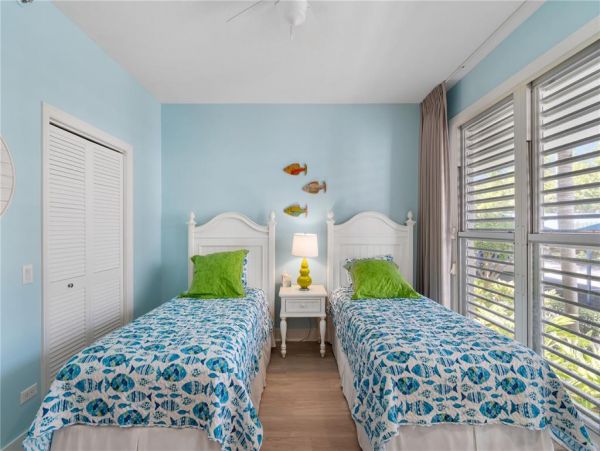 Longboat Key Vacation Condo Two Bedroom Walk to Beach