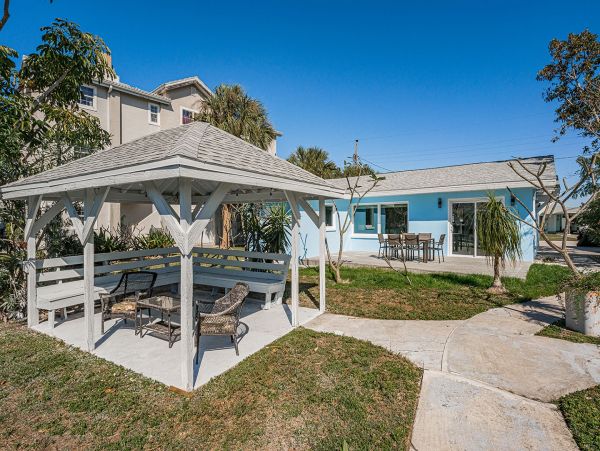 Indian Rocks Vacation Home Three Bedroom Walk to Beach