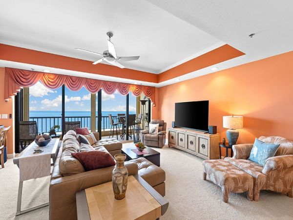 Wonderful Penthouse with Unobstructed Views of Beach & Gulf
