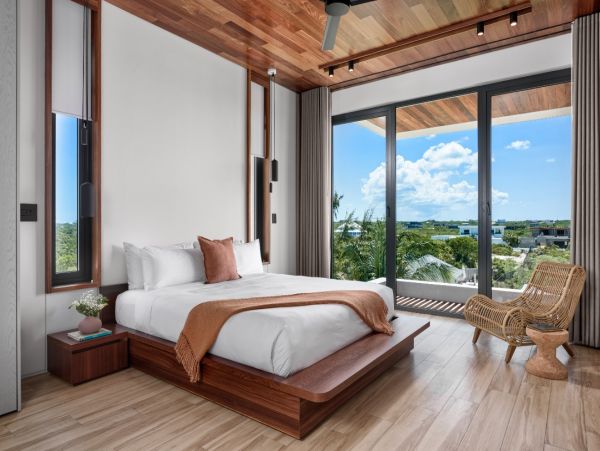 Turks and Caicos Beachfront Vacation Home Six Bedroom