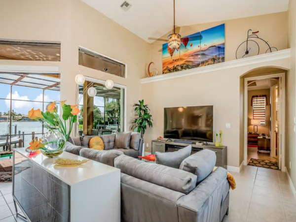 Canalfront Pool Home Near the Beach in Marco Island