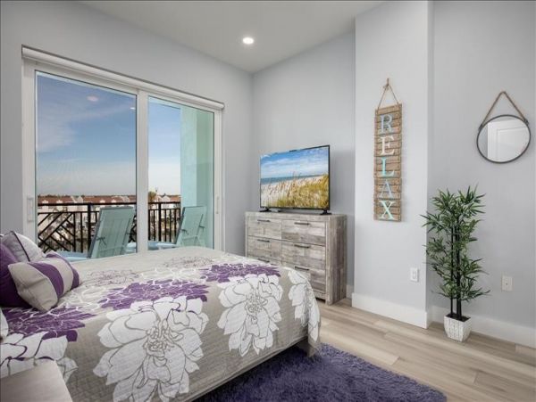 Madeira Beach Vacation Condo Three Bedroom Walk to Beach