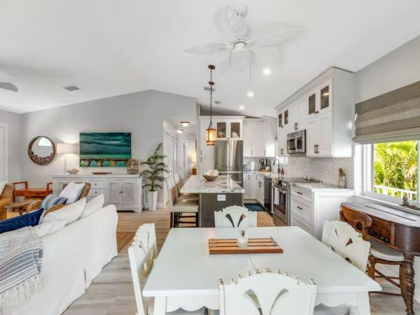 Islamorada Canalfront Vacation Pool Home with Boat Dock