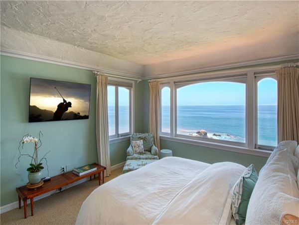 Beautiful 4 Bedroom Home Short Walk to Beach