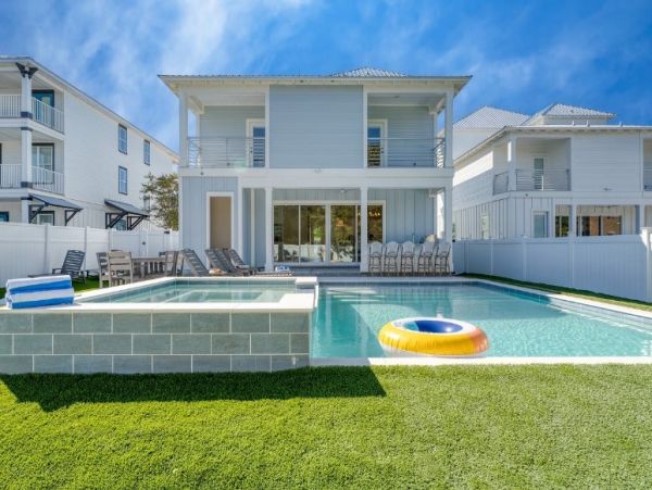 Destin Vacation Home Eight Bedroom Walk to Beach