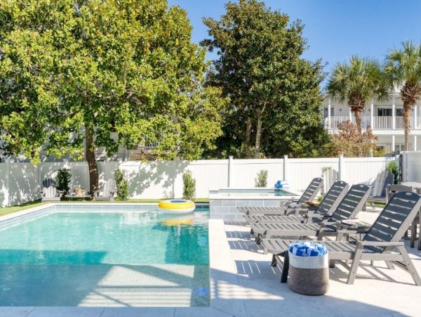 Destin Vacation Home Eight Bedroom Walk to Beach