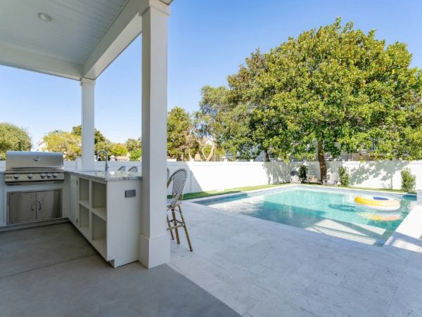 Destin Vacation Home Eight Bedroom Walk to Beach