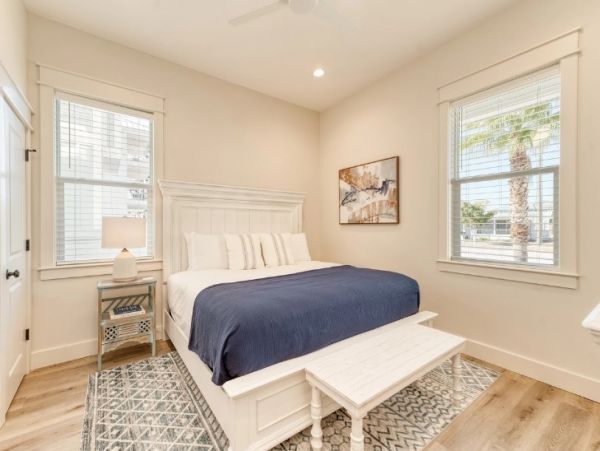 Destin Vacation Home Eight Bedroom Walk to Beach