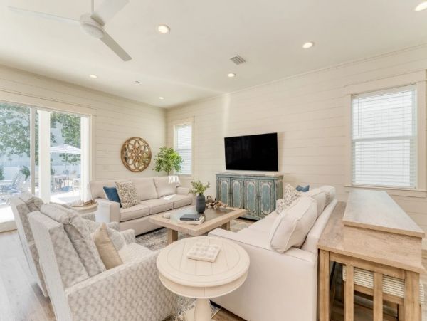 Destin Vacation Home Eight Bedroom Walk to Beach