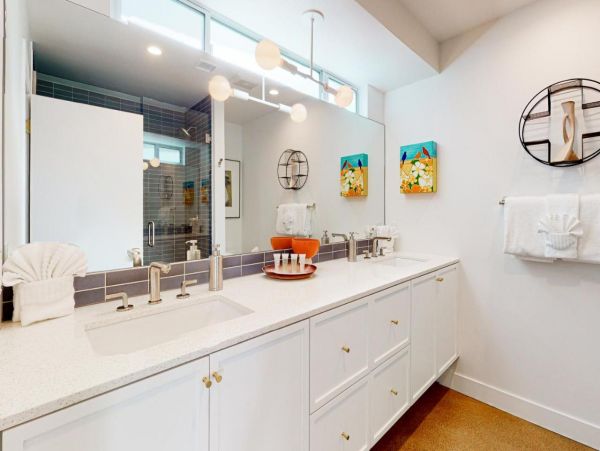 Mid-Century Modern Home with 5 Bedrooms & Pool