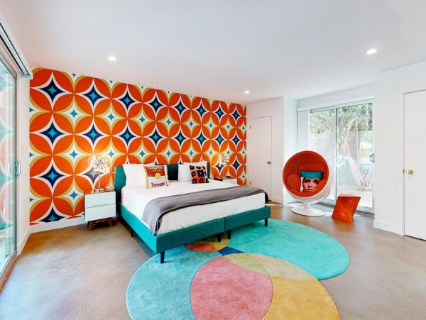 Mid-Century Modern Home with 5 Bedrooms & Pool