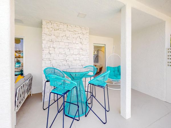 Mid-Century Modern Home with 5 Bedrooms & Pool