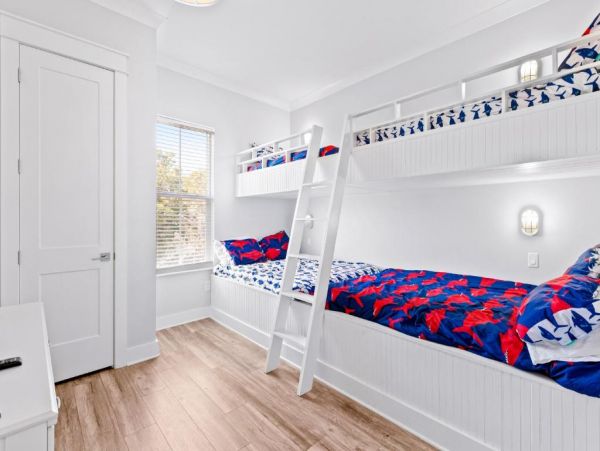 Fantastic Four Bedroom Getaway Close to Beach with Shared Pool