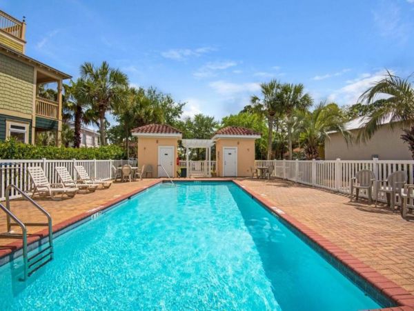 Fantastic Four Bedroom Getaway Close to Beach with Shared Pool