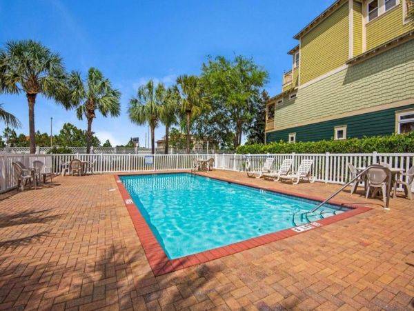 Fantastic Four Bedroom Getaway Close to Beach with Shared Pool