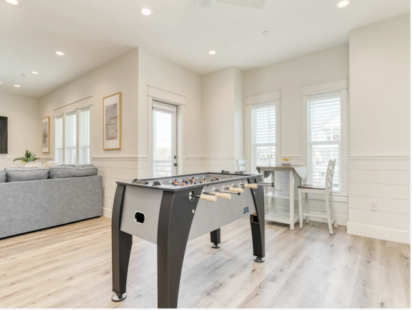 Walk to the Beach Eight Bedroom Vacation Home in Destin