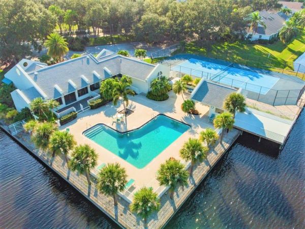 Two Bedroom Canal Front Vacation Rental in Bradenton