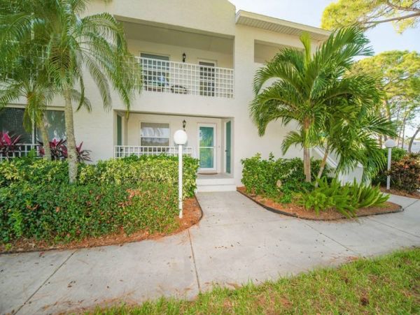 Two Bedroom Canal Front Vacation Rental in Bradenton
