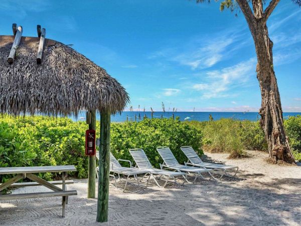 Vacation Suite in Captiva Located on Beach with Ocean Views