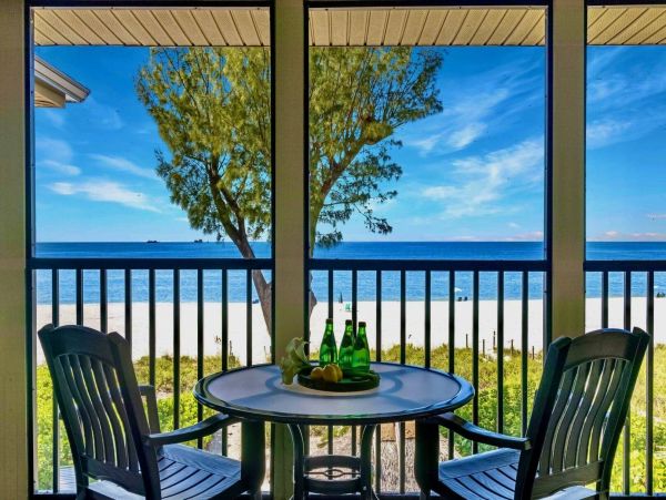 Vacation Suite in Captiva Located on Beach with Ocean Views