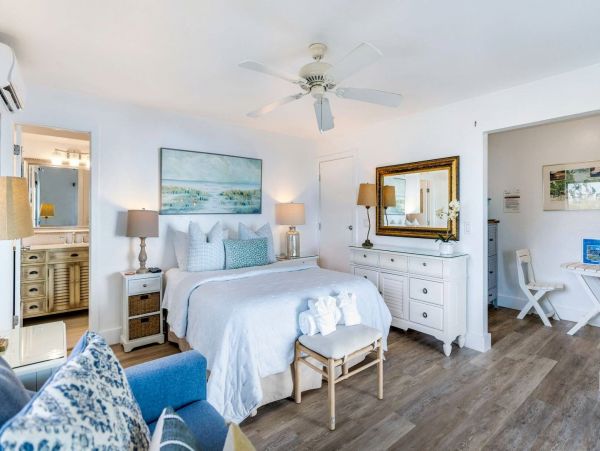 Vacation Suite in Captiva Located on Beach with Ocean Views