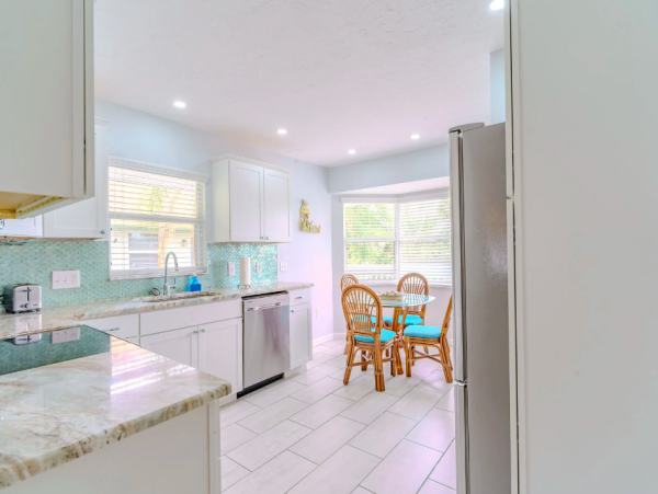 Chaming Siesta Key Vacation Condo - Two Bedroom, Walk to Beach