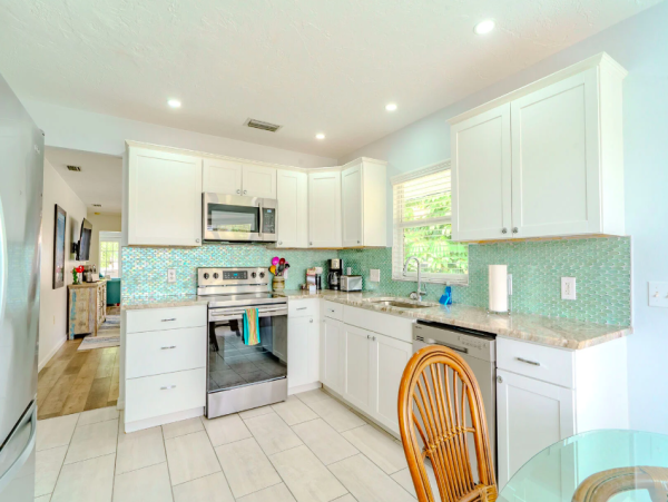 Chaming Siesta Key Vacation Condo - Two Bedroom, Walk to Beach