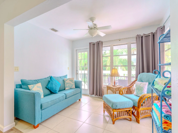 Chaming Siesta Key Vacation Condo - Two Bedroom, Walk to Beach