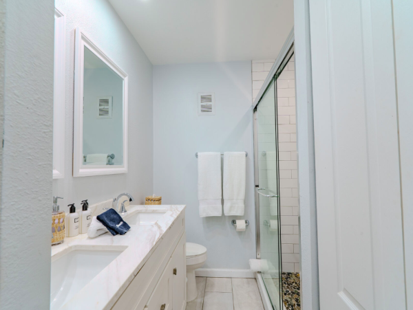 Chaming Siesta Key Vacation Condo - Two Bedroom, Walk to Beach