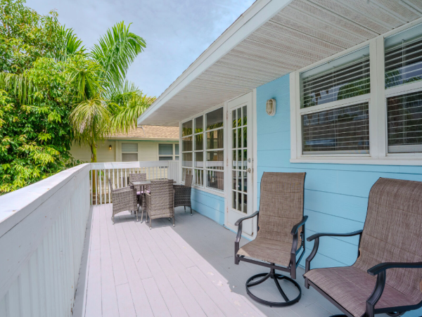 Chaming Siesta Key Vacation Condo - Two Bedroom, Walk to Beach