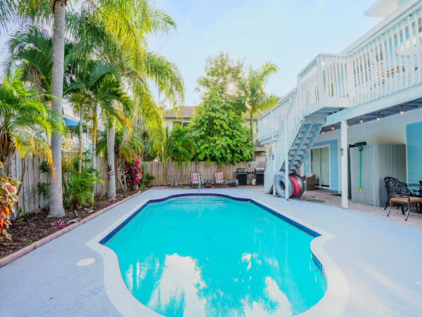 Chaming Siesta Key Vacation Condo - Two Bedroom, Walk to Beach