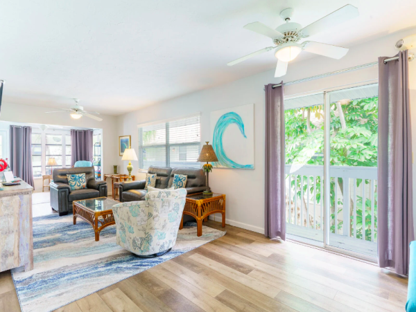 Chaming Siesta Key Vacation Condo - Two Bedroom, Walk to Beach