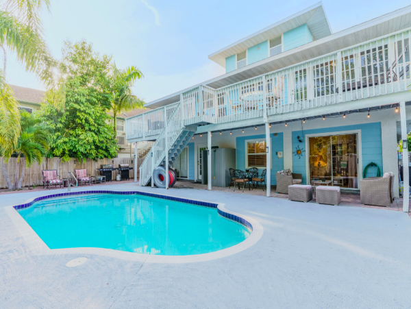 Chaming Siesta Key Vacation Condo - Two Bedroom, Walk to Beach