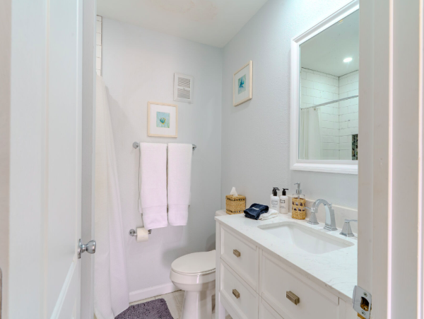 Chaming Siesta Key Vacation Condo - Two Bedroom, Walk to Beach