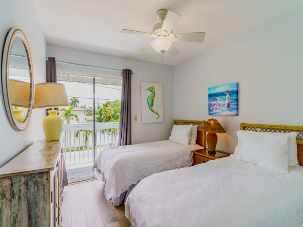 Chaming Siesta Key Vacation Condo - Two Bedroom, Walk to Beach