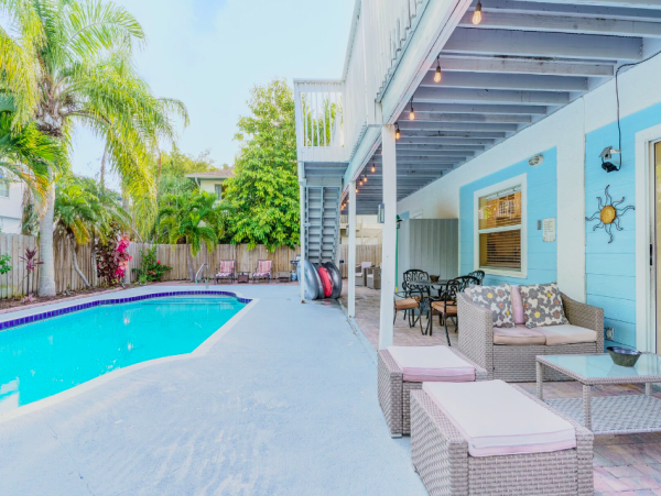 Chaming Siesta Key Vacation Condo - Two Bedroom, Walk to Beach