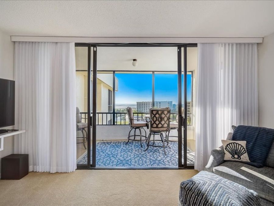 Beachfront Two Bedroom Vacation Condo in Siesta Key