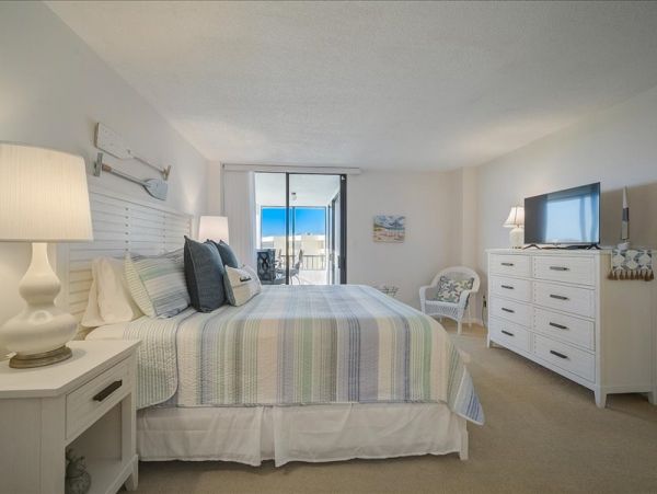 Beachfront Two Bedroom Vacation Condo in Siesta Key