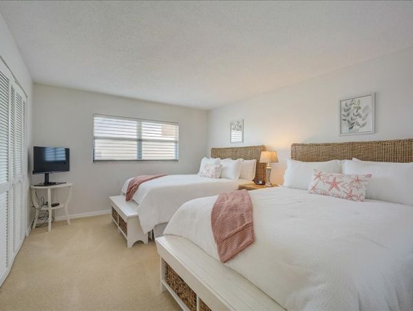 Beachfront Two Bedroom Vacation Condo in Siesta Key