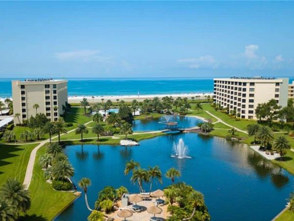 Beachfront Two Bedroom Vacation Condo in Siesta Key