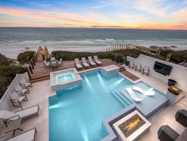 Luxurious Gulf Front Villa  with Private Beach in Santa Rosa Beach