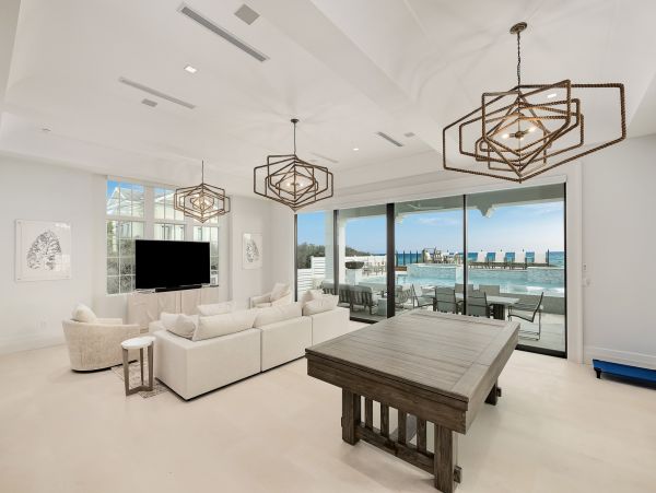 Luxurious Gulf Front Villa  with Private Beach in Santa Rosa Beach