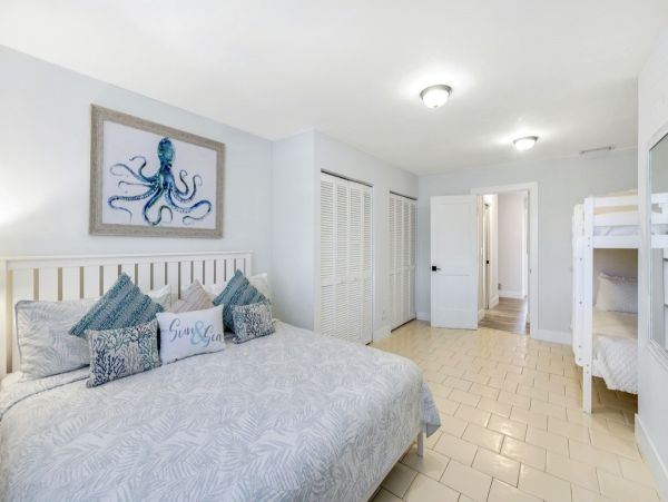 Luxurious Waterfront Property with Stunning Sunsets in Marco Island